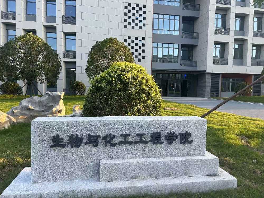 罗庄区扬州职业大学体育场高杆灯项目